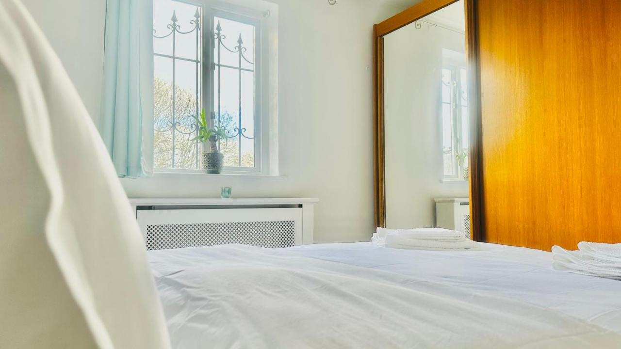Amazing Location - City Of London- 2 Bedroom Stunning Canal View House With Private Garden,Parking & Balcony Exteriér fotografie