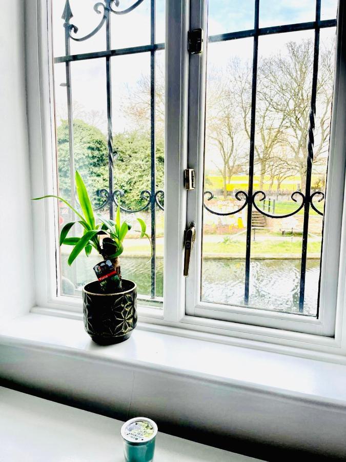 Amazing Location - City Of London- 2 Bedroom Stunning Canal View House With Private Garden,Parking & Balcony Exteriér fotografie