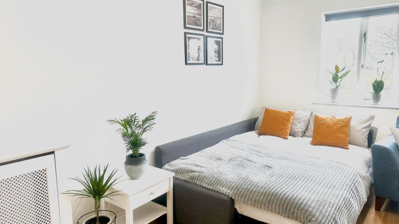 Amazing Location - City Of London- 2 Bedroom Stunning Canal View House With Private Garden,Parking & Balcony Exteriér fotografie