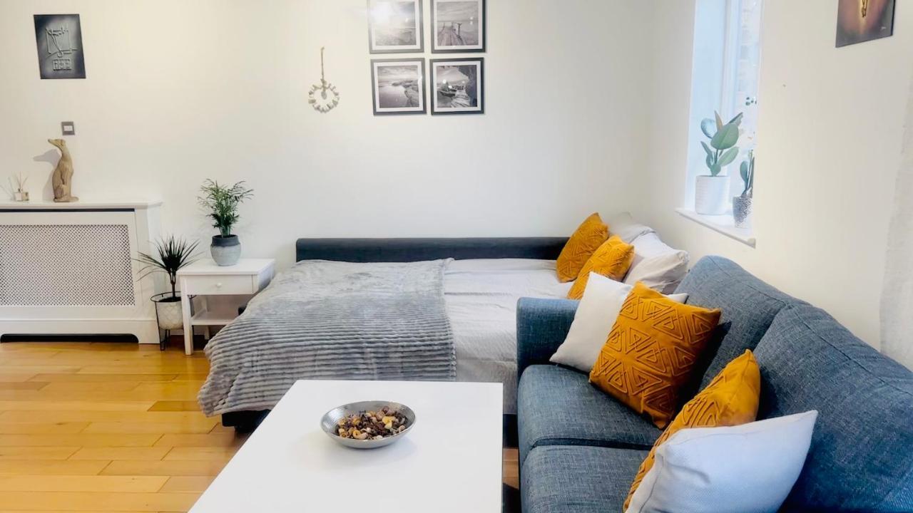 Amazing Location - City Of London- 2 Bedroom Stunning Canal View House With Private Garden,Parking & Balcony Exteriér fotografie