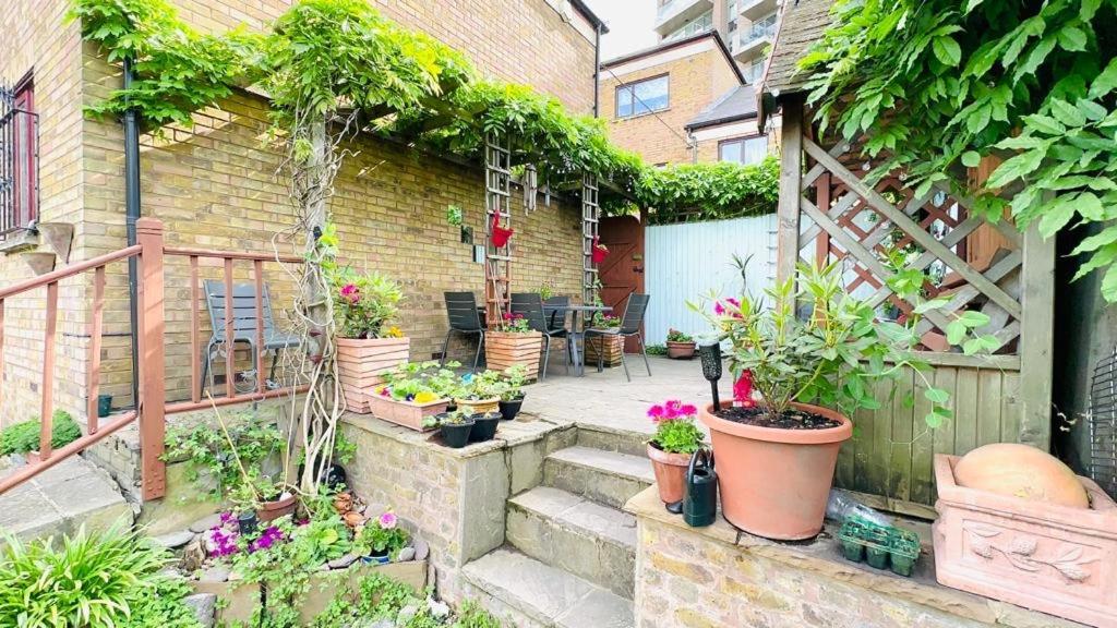 Amazing Location - City Of London- 2 Bedroom Stunning Canal View House With Private Garden,Parking & Balcony Exteriér fotografie