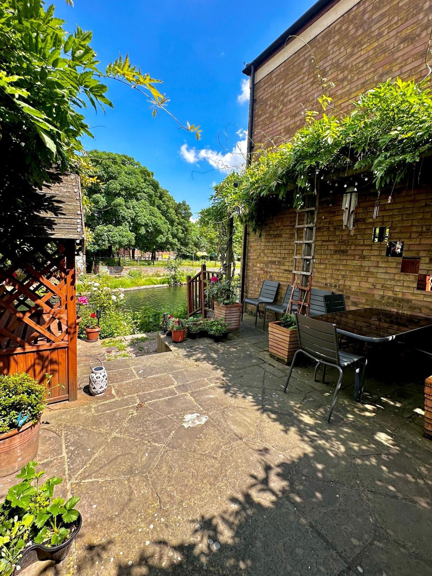 Amazing Location - City Of London- 2 Bedroom Stunning Canal View House With Private Garden,Parking & Balcony Exteriér fotografie